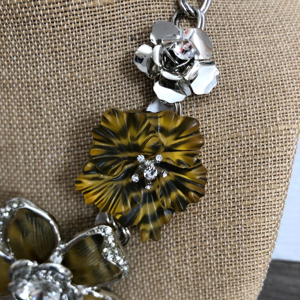 Vtg Chunky Floral Bib Necklace - Picture 4 of 16